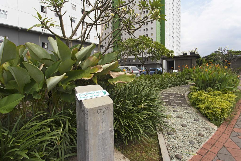 Reddoorz Apartment @ Green Pramuka Jakarta Exteriér fotografie