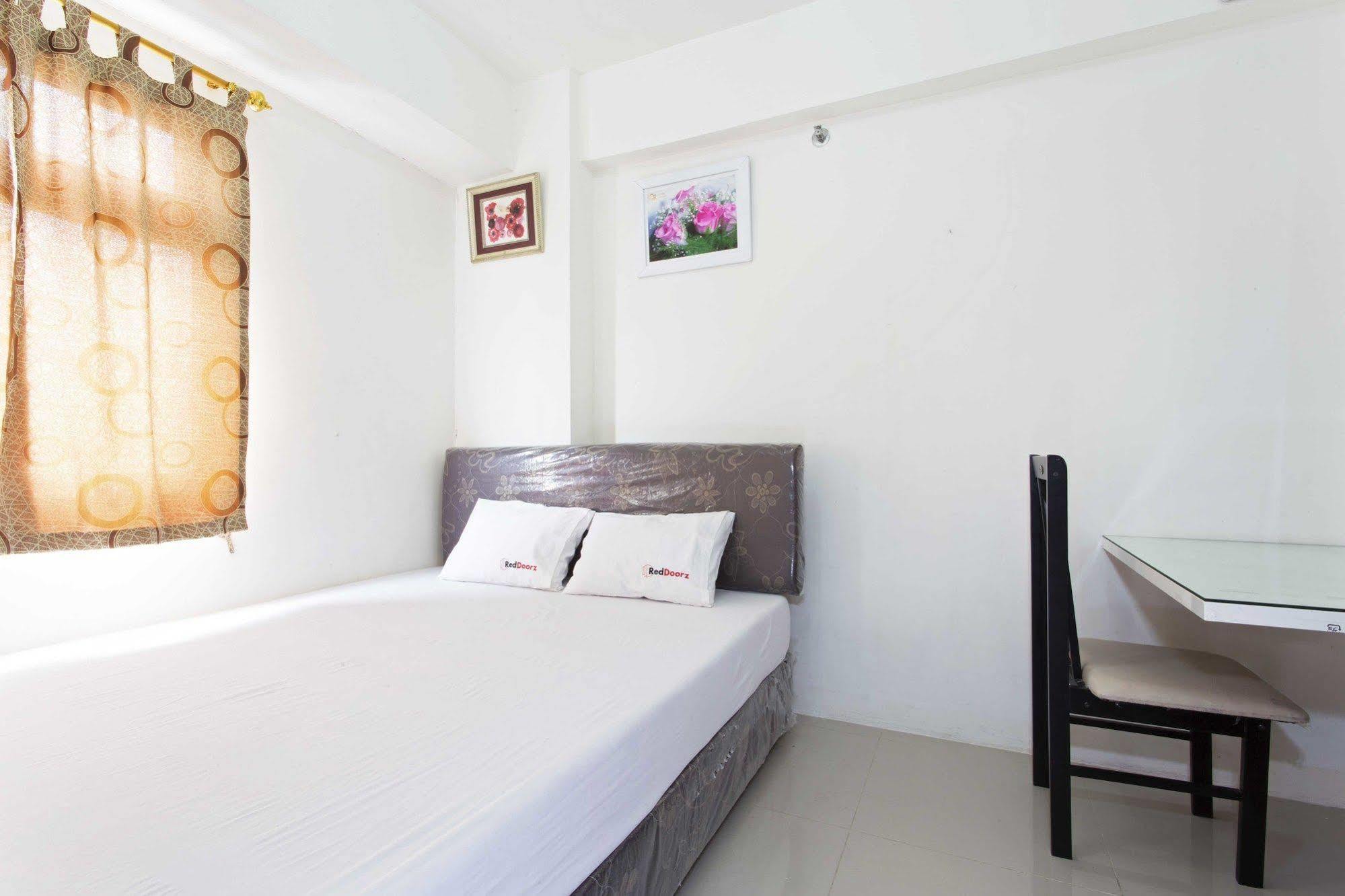 Reddoorz Apartment @ Green Pramuka Jakarta Exteriér fotografie