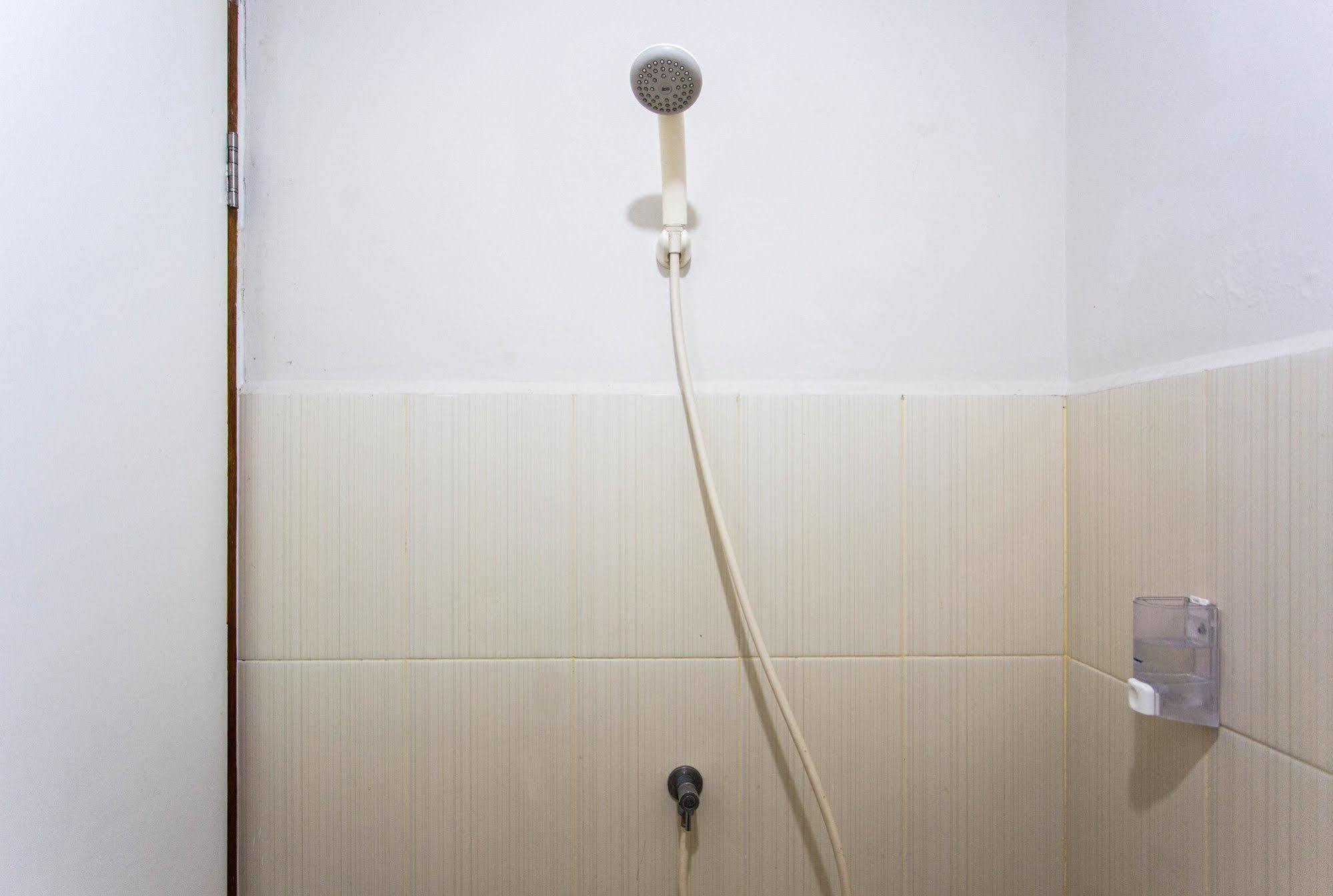 Reddoorz Apartment @ Green Pramuka Jakarta Exteriér fotografie