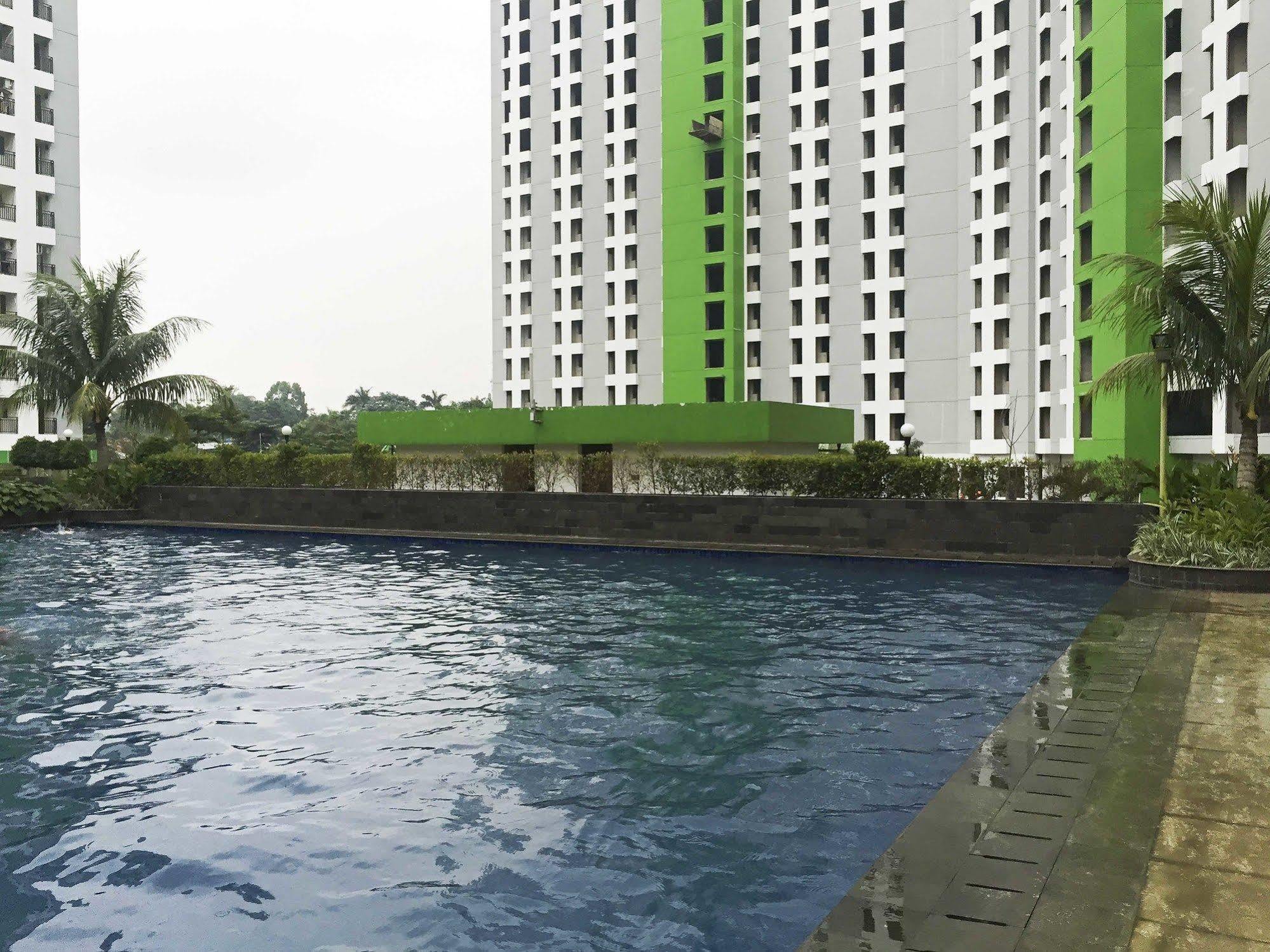 Reddoorz Apartment @ Green Pramuka Jakarta Exteriér fotografie