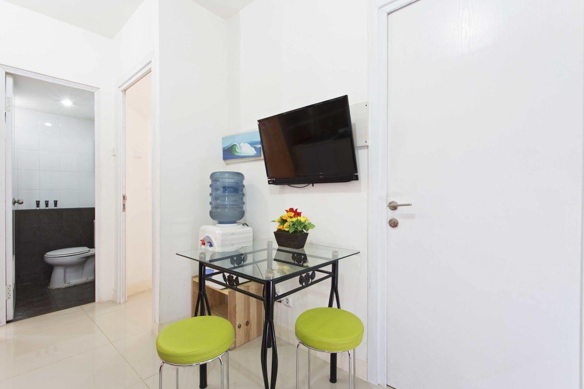 Reddoorz Apartment @ Green Pramuka Jakarta Exteriér fotografie