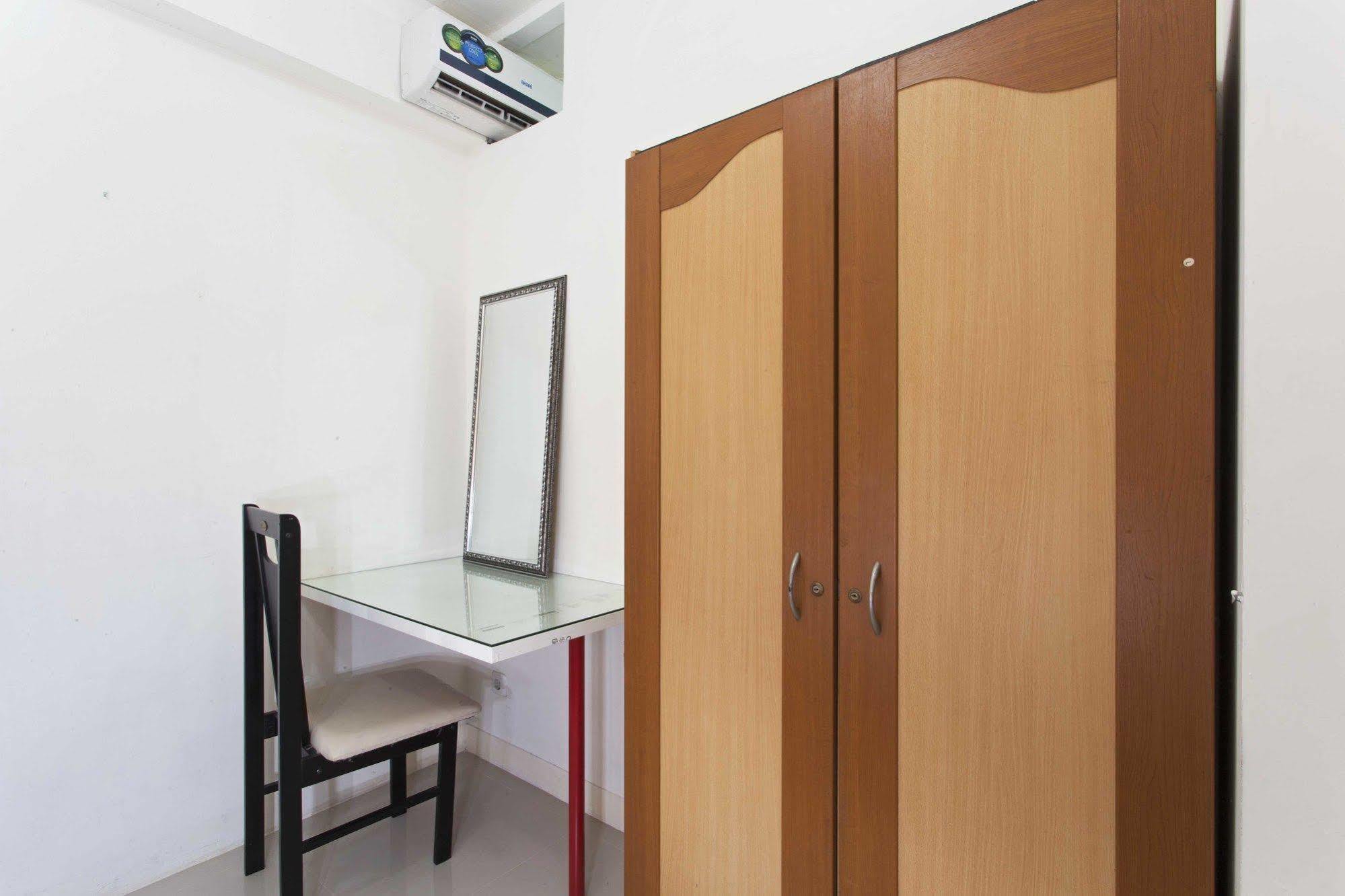 Reddoorz Apartment @ Green Pramuka Jakarta Exteriér fotografie